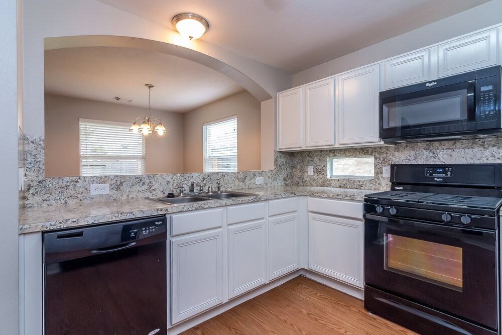 16110 Marcelia Dr - Photo 7 of 14
