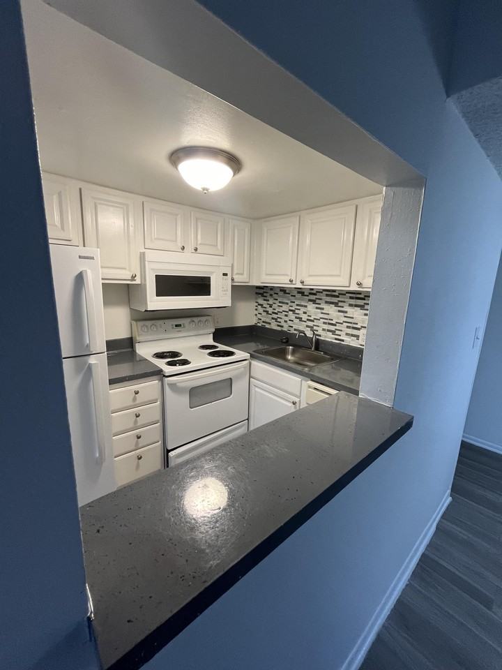 2565 N Alafaya Trl #1 - Photo 3 of 17