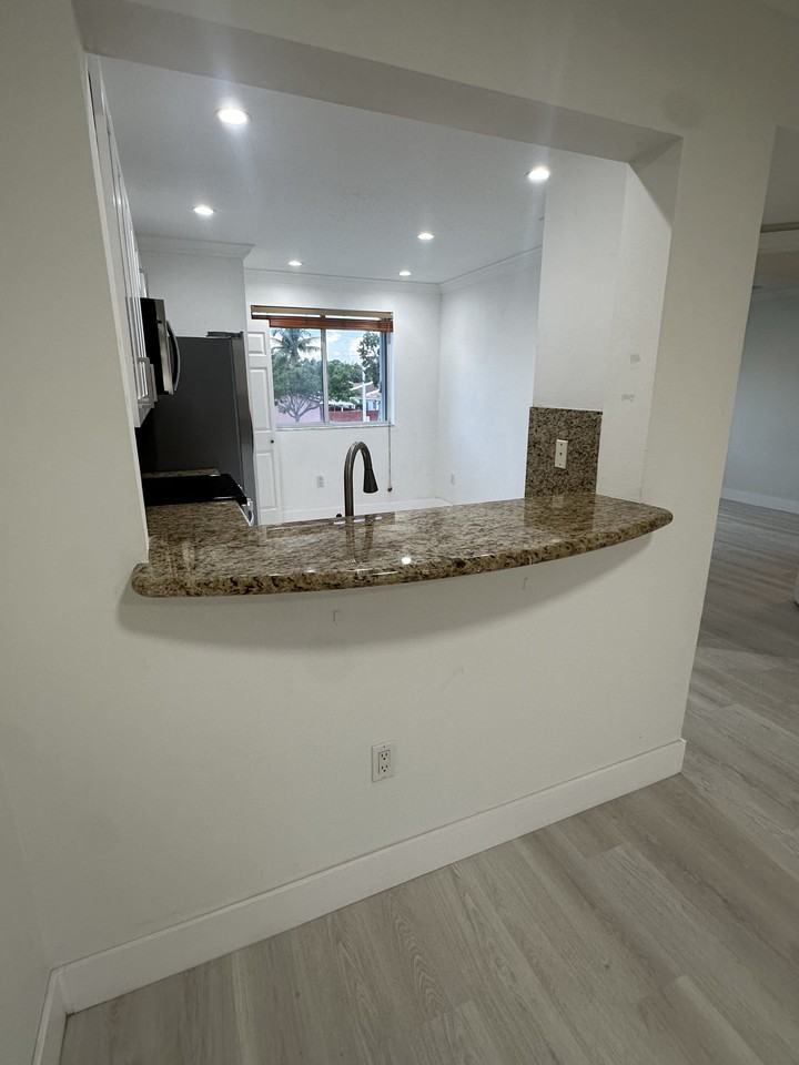 7175 Nw 173rd Dr #510 - Photo 7 of 13
