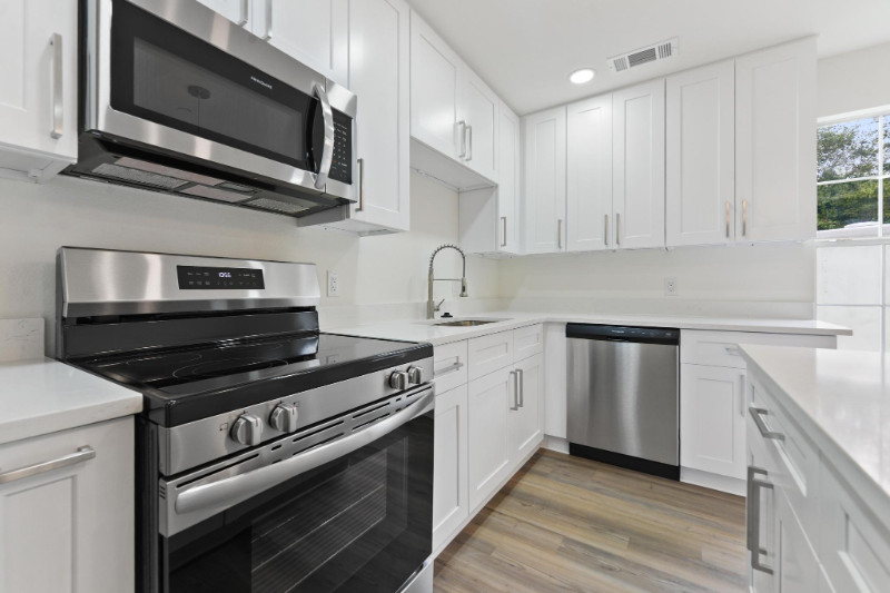 957 Middle Ln - Photo 3 of 13