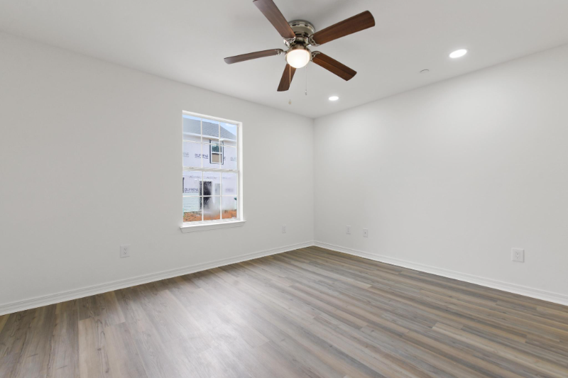 957 Middle Ln - Photo 4 of 13