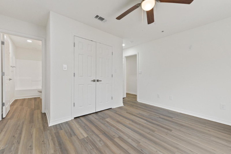 957 Middle Ln - Photo 5 of 13