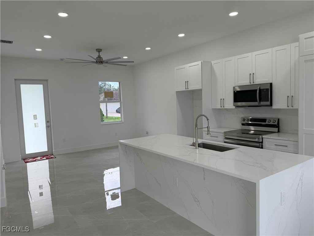 1037 Macy St E - Photo 4 of 14