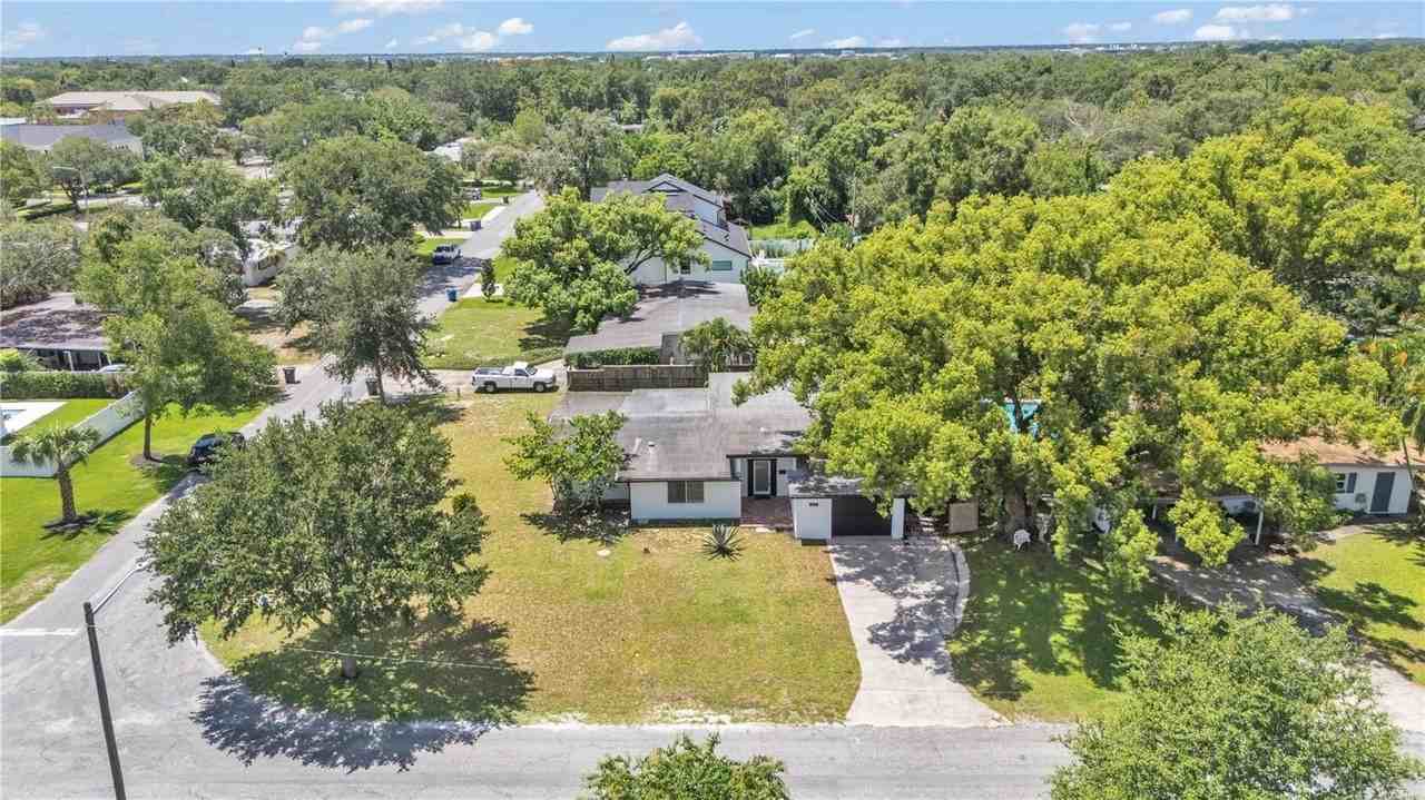 2128 Sycamore Dr - Photo 4 of 50