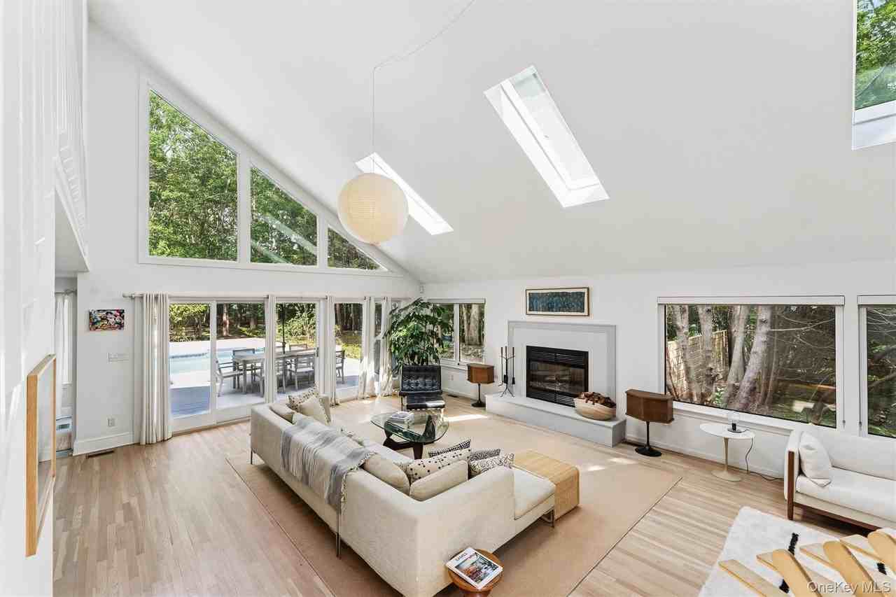 24 Quogue Riverhead Rd - Photo 3 of 18