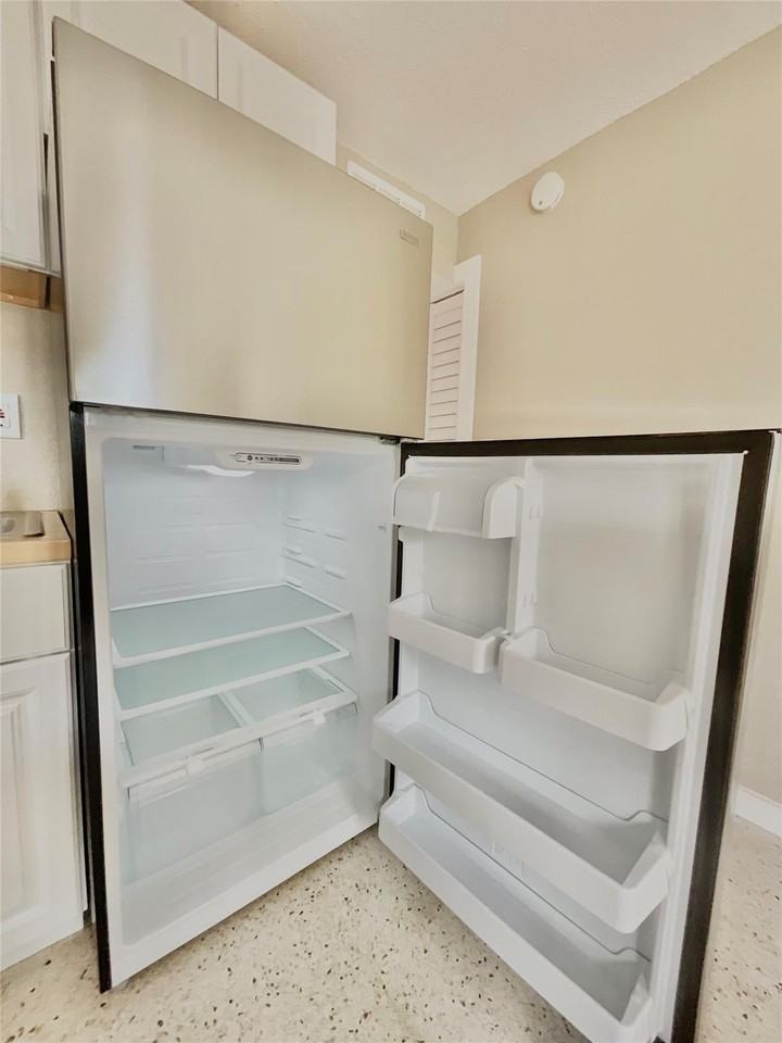 1023 North Tamarind Avenue - Photo 5 of 26