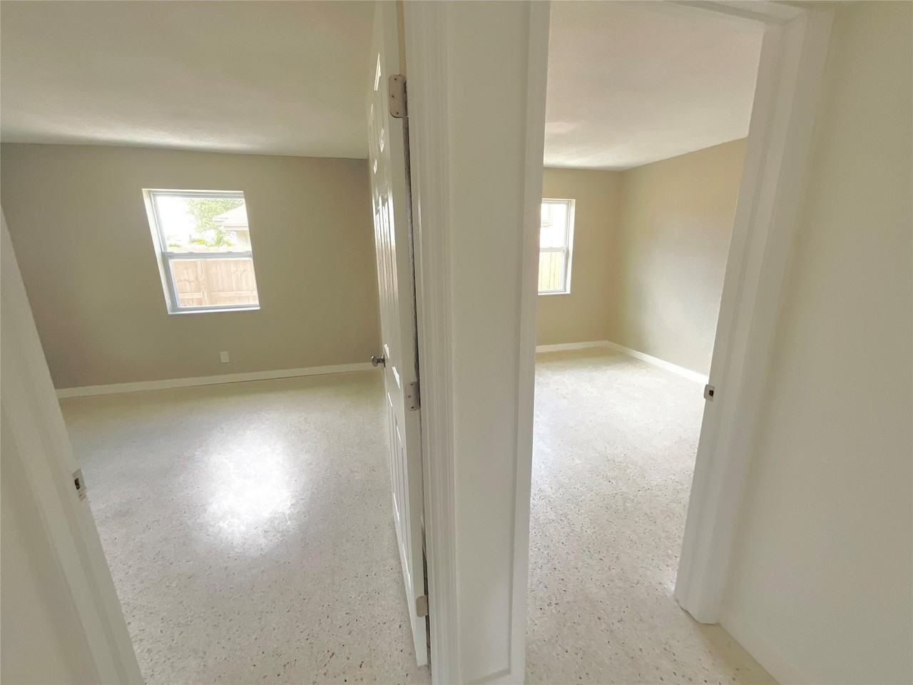 1023 North Tamarind Avenue - Photo 7 of 26