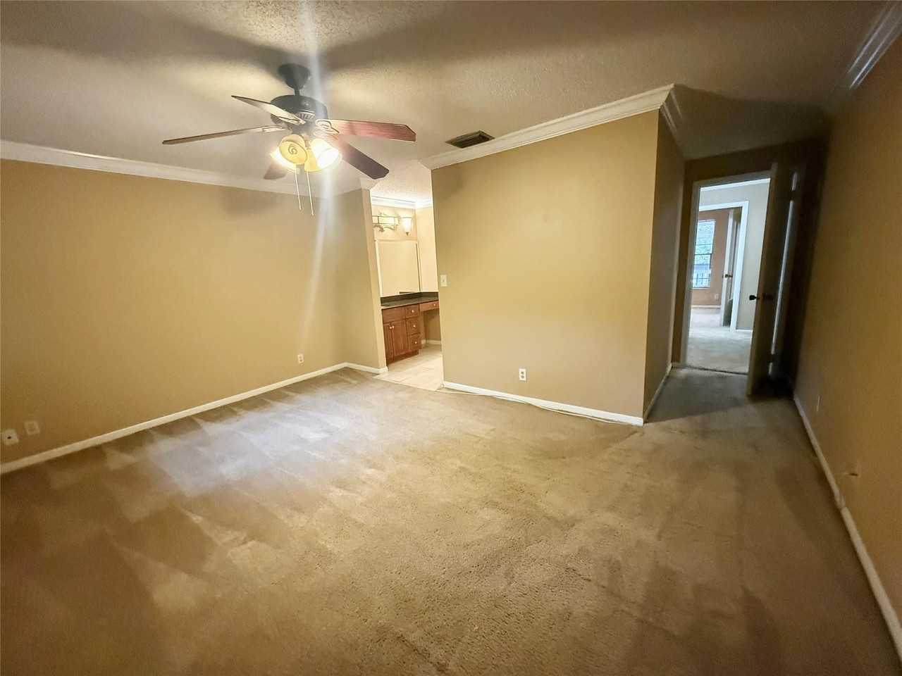 4215 Northwest 22nd Street - Photo 6 of 23