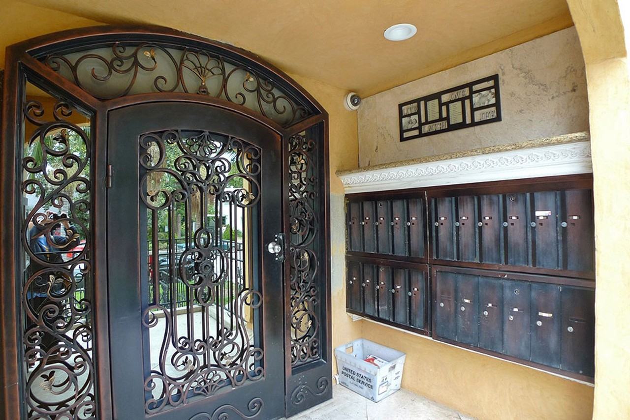 20/20 Villa Apts - Photo 2 of 50