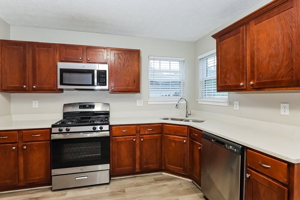 2438 Garnet Ave - Photo 7 of 17