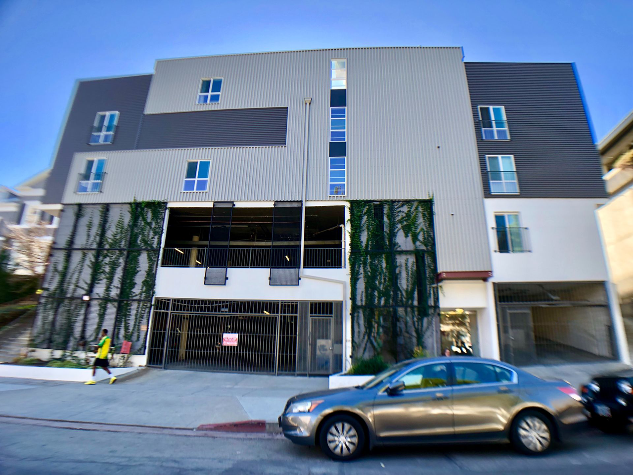 641 Gayley Ave - Photo 2 of 33