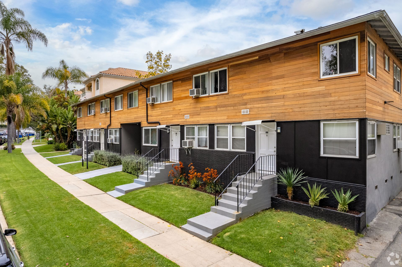 652 Veteran Ave - Photo 4 of 31