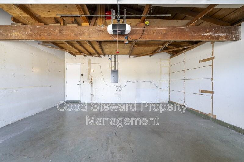 1219 N Van Buren St - Photo 4 of 43