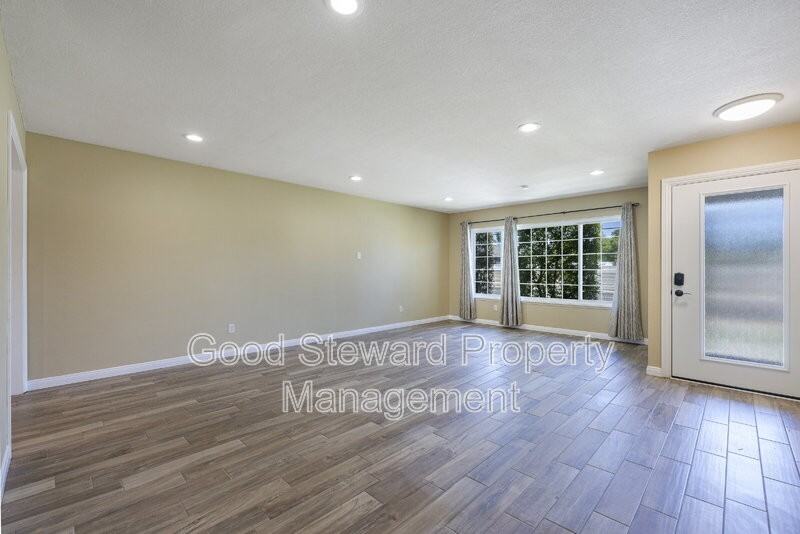 1219 N Van Buren St - Photo 5 of 43