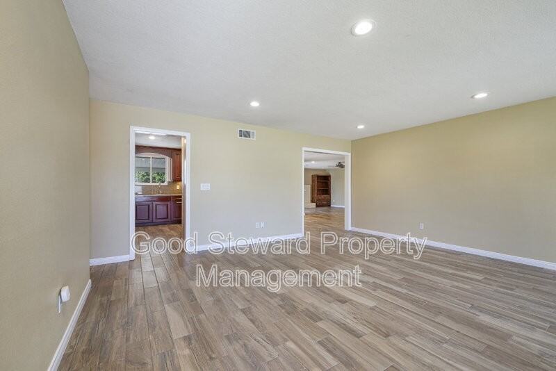 1219 N Van Buren St - Photo 6 of 43
