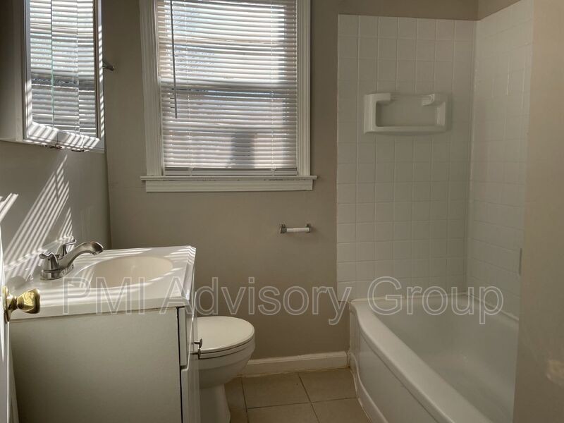 1659 Sw 21st St - Photo 4 of 14