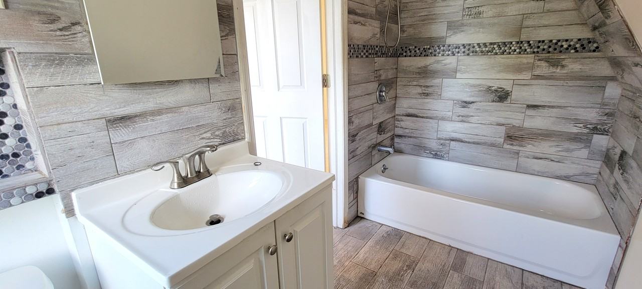 209 Sylvan Avenue #3rd Floor - Photo 3 of 5