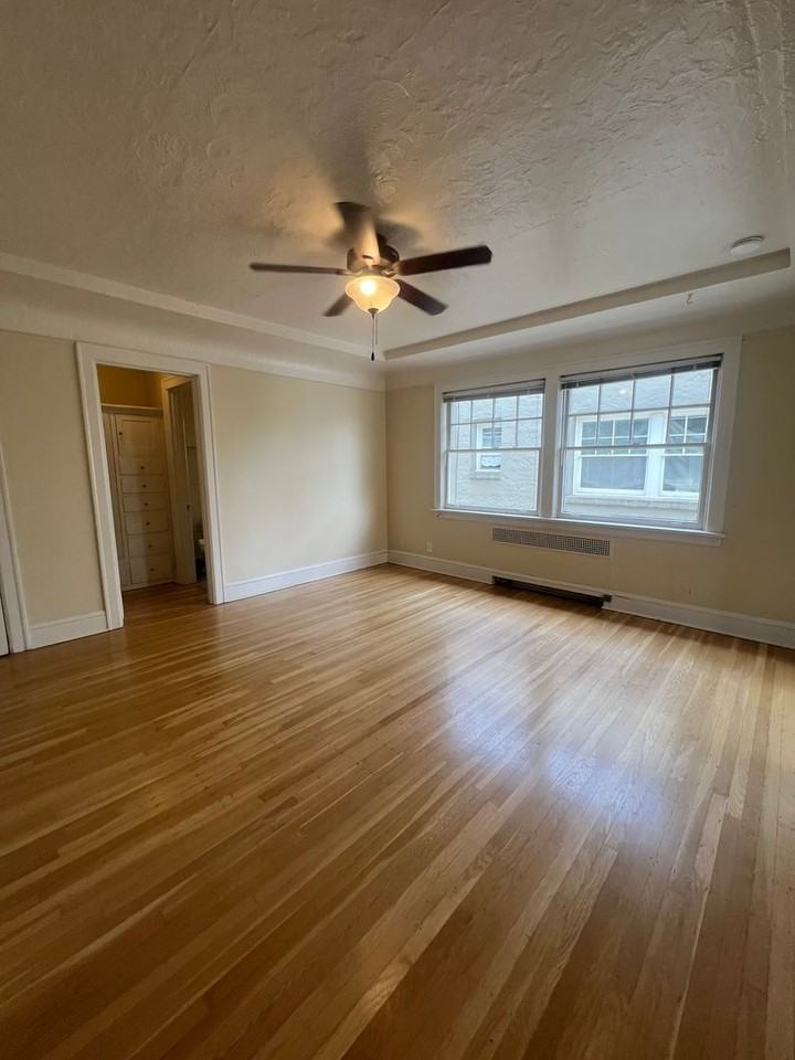 Flanders Apartments - Photo 6 of 39