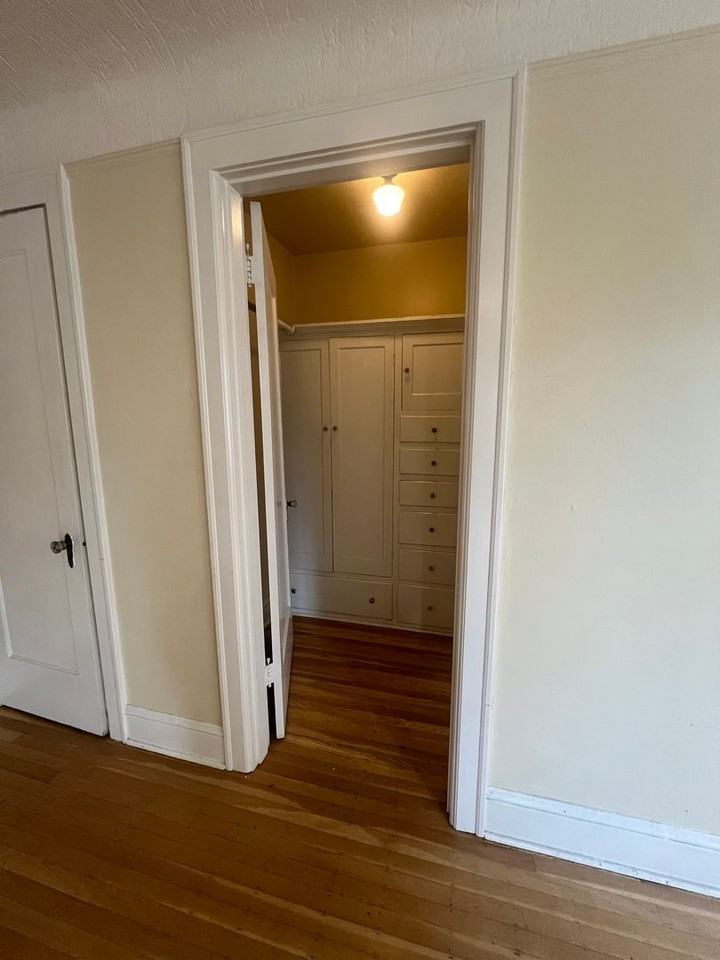 Flanders Apartments - Photo 7 of 39