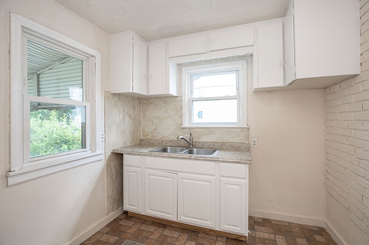 15901 Lotus Dr - Photo 3 of 27
