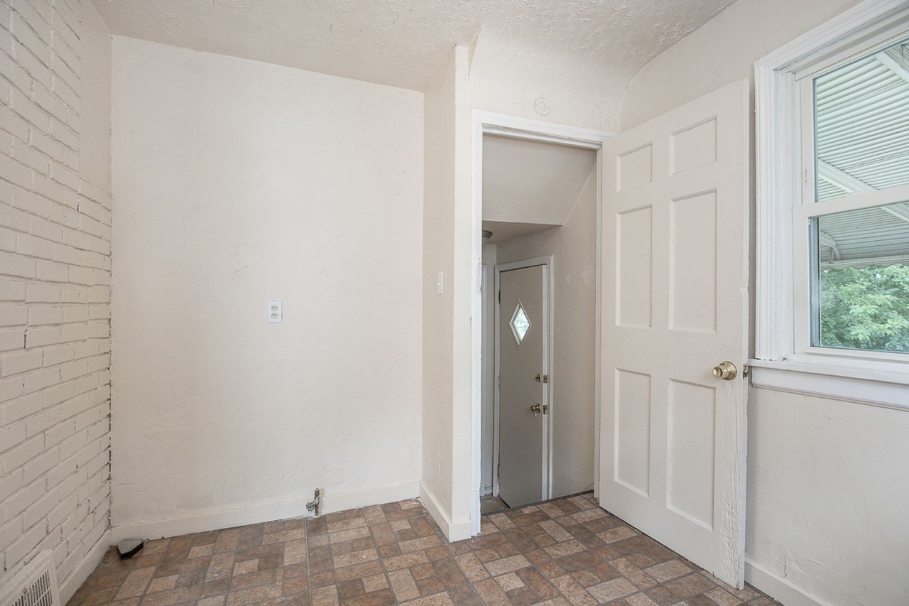 15901 Lotus Dr - Photo 4 of 27