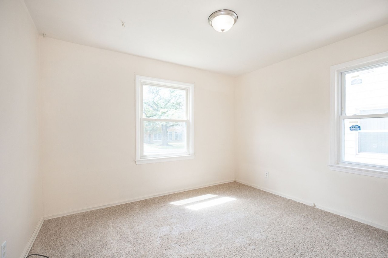 15901 Lotus Dr - Photo 5 of 27