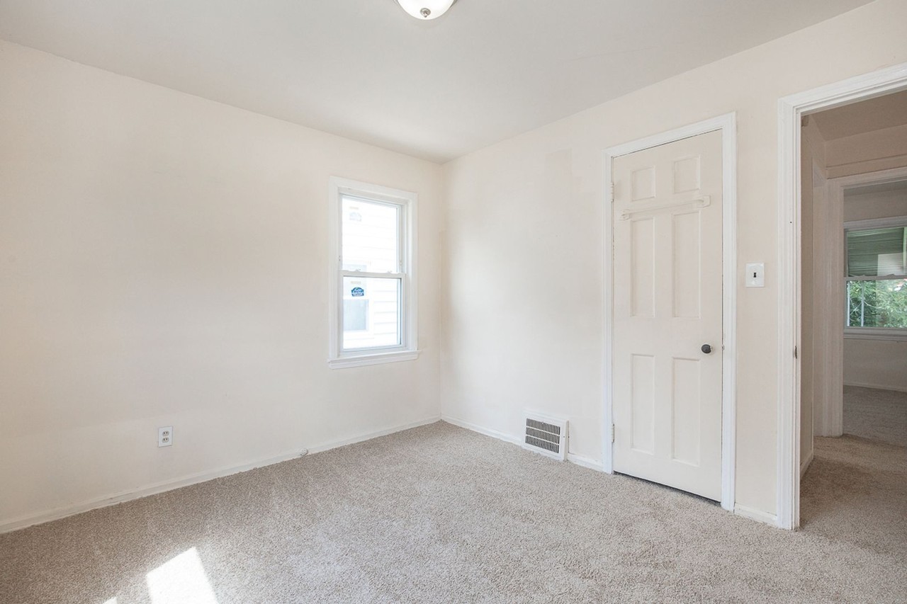 15901 Lotus Dr - Photo 6 of 27