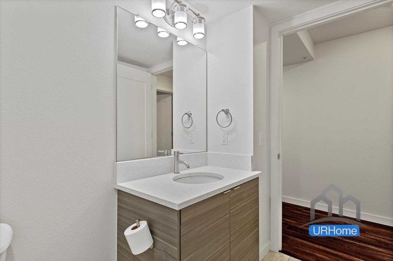 Hollywood 12 - Photo 5 of 13