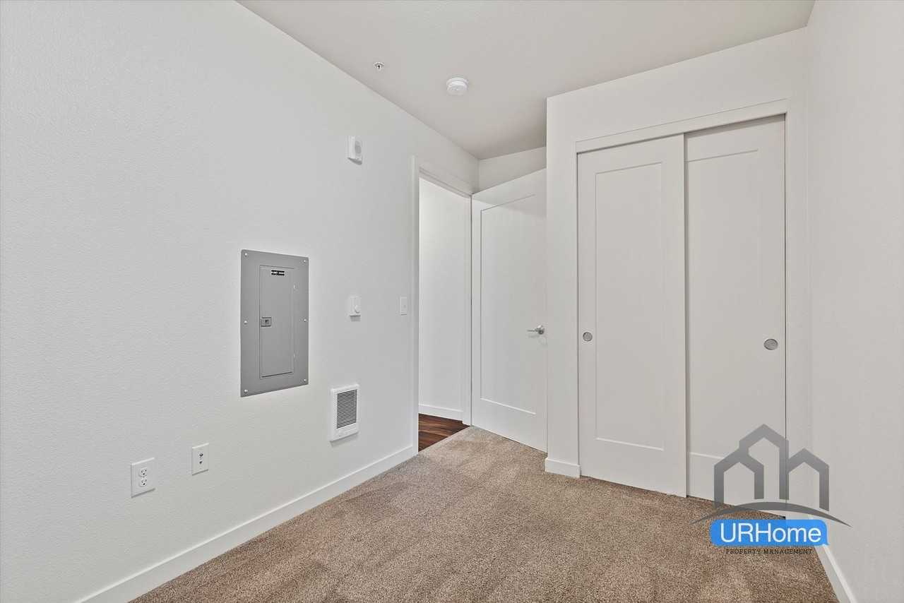 Hollywood 12 - Photo 6 of 13