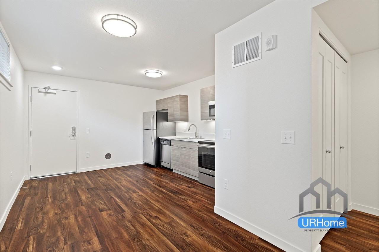 Hollywood 12 - Photo 7 of 13