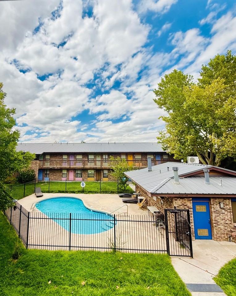 FREE UTILITIES!!   GREAT VIBES!! - Photo 6 of 8