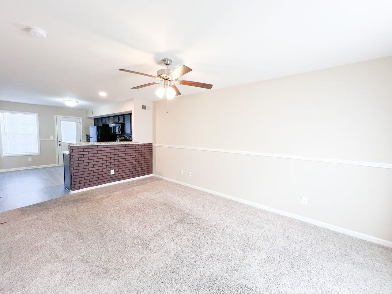 2267 Mccormick Ln - Photo 2 of 12