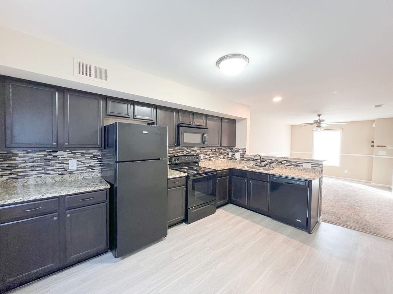 2267 Mccormick Ln - Photo 4 of 12