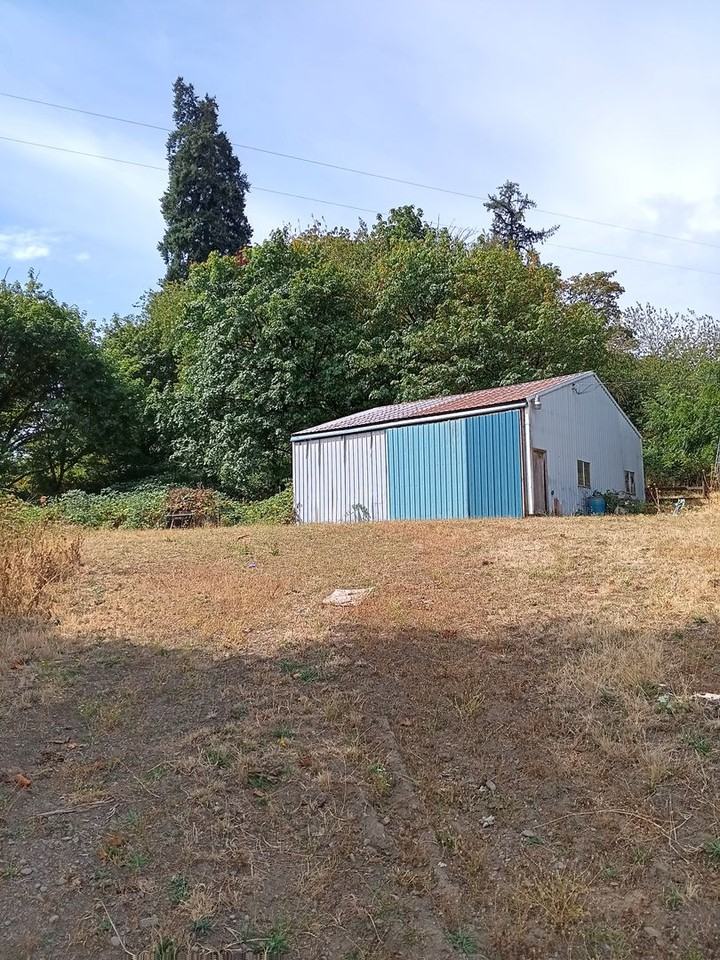 2962 Wintel Road South - Photo 4 of 33