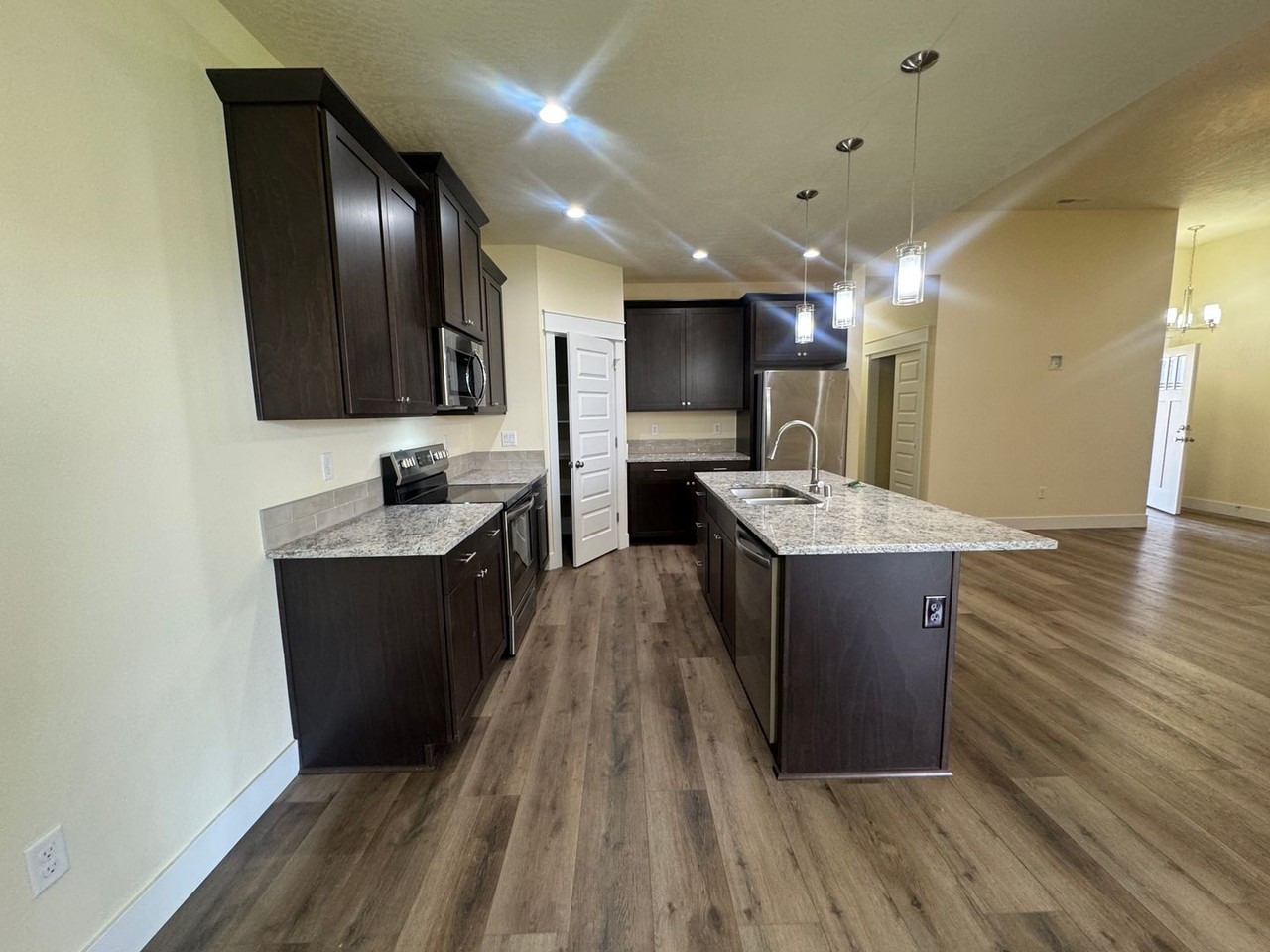 1918 9th Ave Sw - Photo 4 of 12