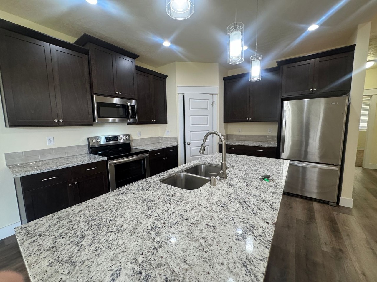 1918 9th Ave Sw - Photo 5 of 12