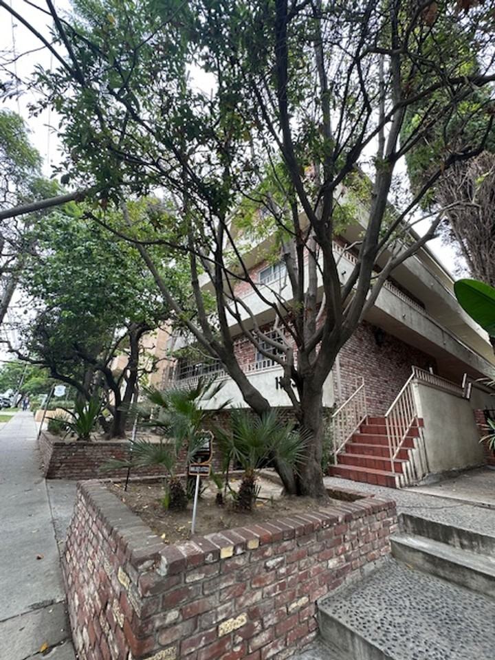 11930 MONTANA AVE - Photo 3 of 4