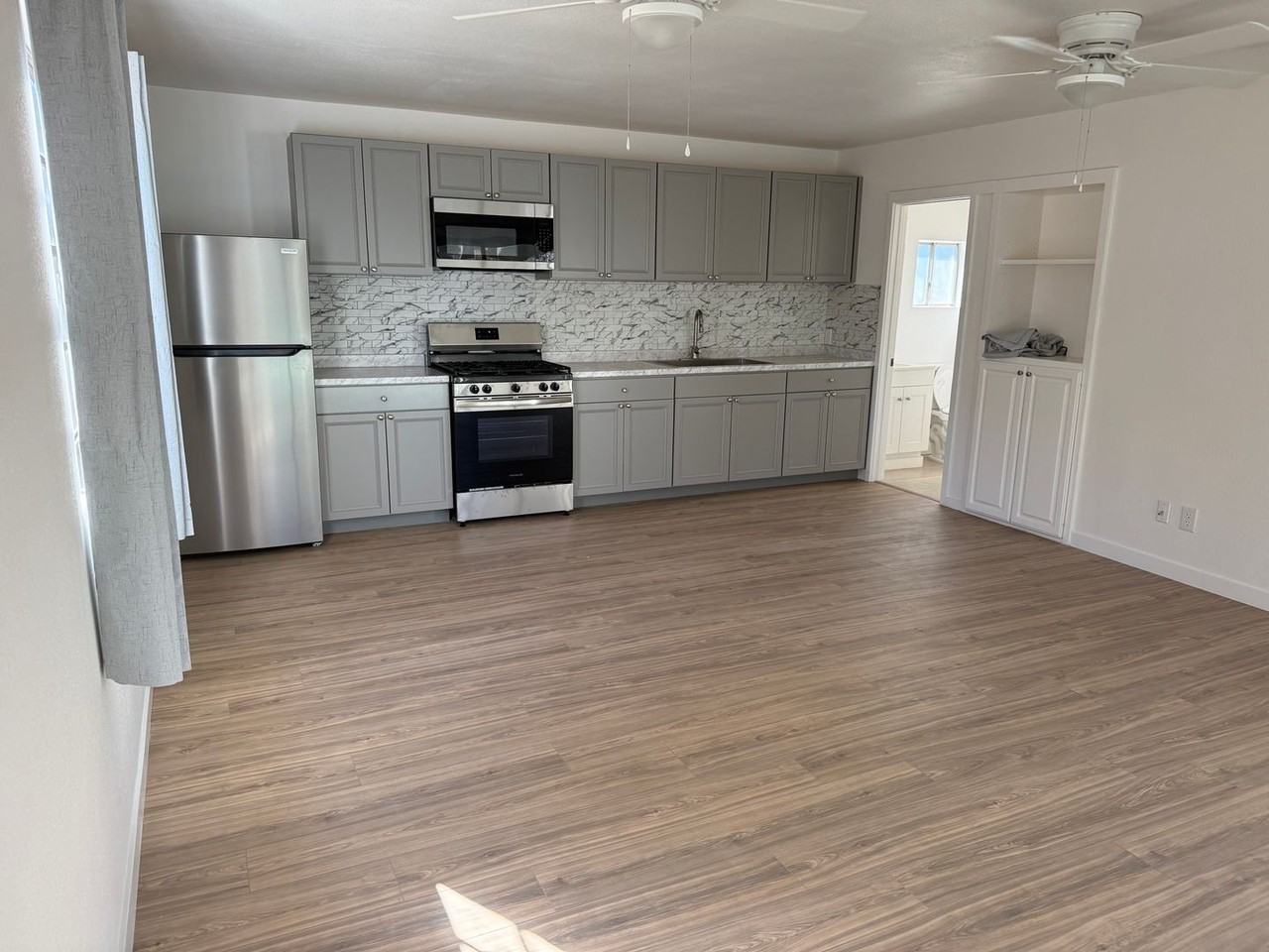 910 Deodar Rd - Photo 2 of 7