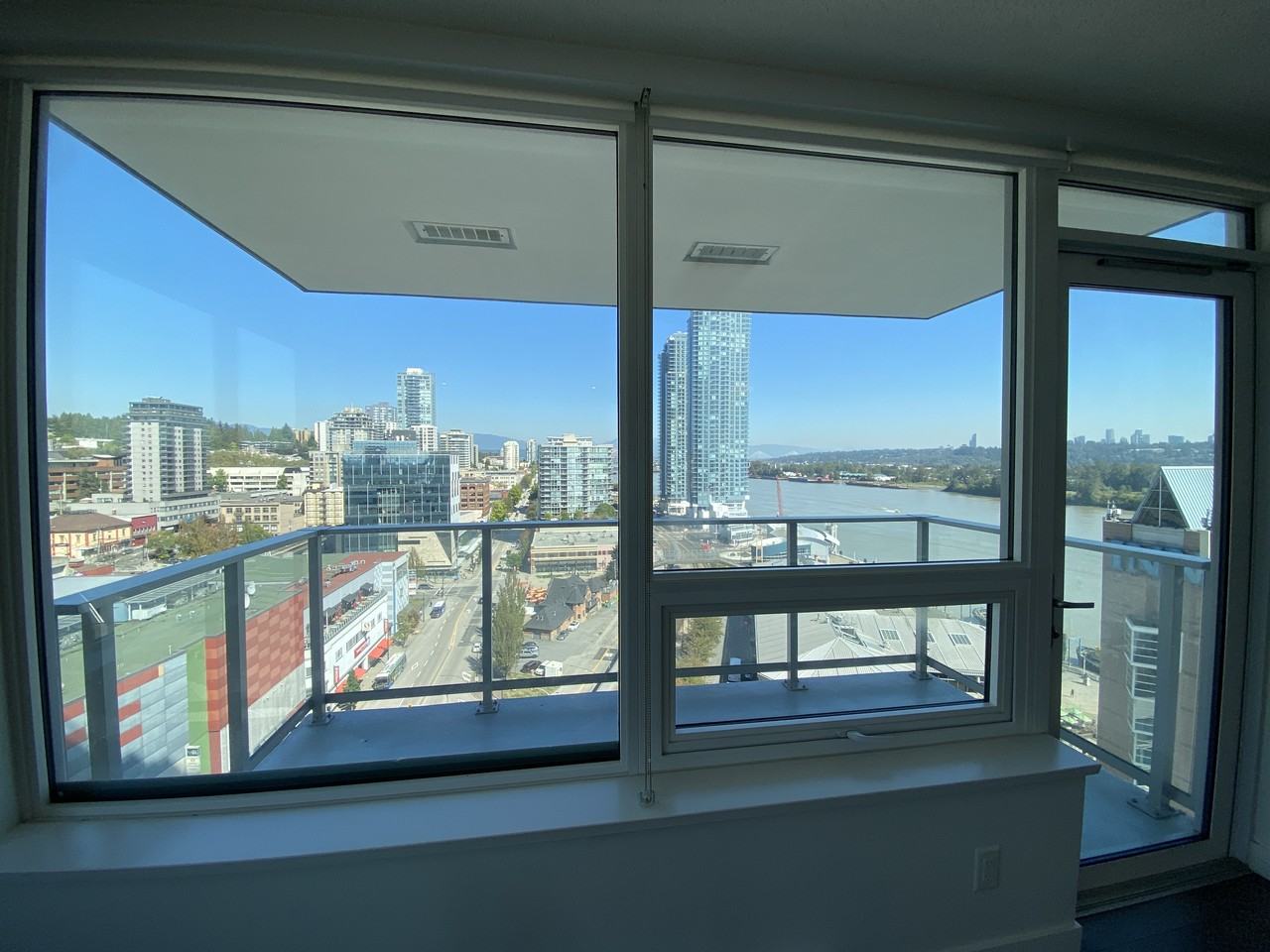 908 Quayside Drive - Photo 2 of 23