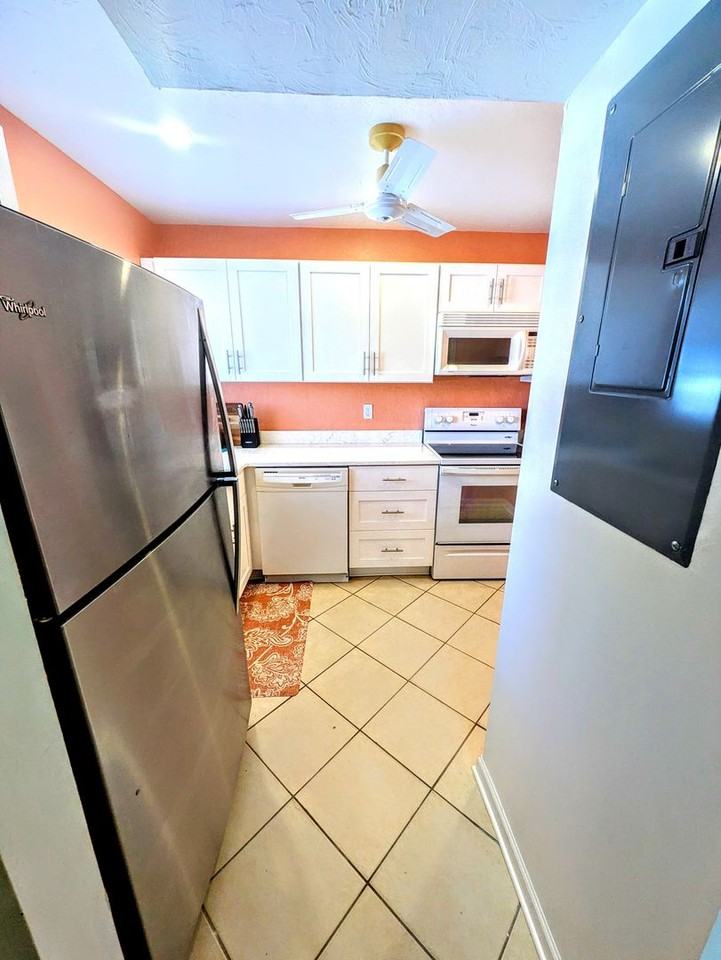 1626 Stickney Point Rd #102 - Photo 5 of 49