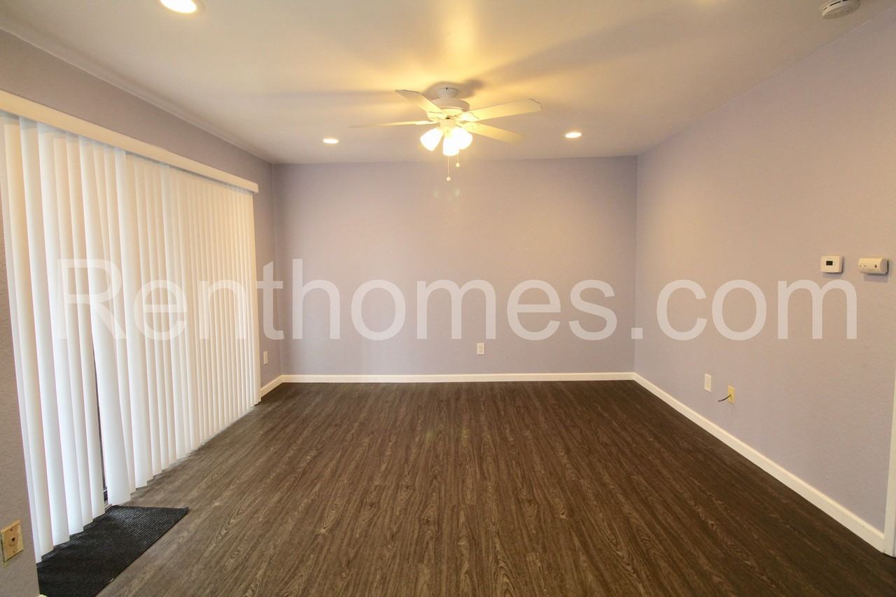 13059 Wimberly Sq - Photo 2 of 18
