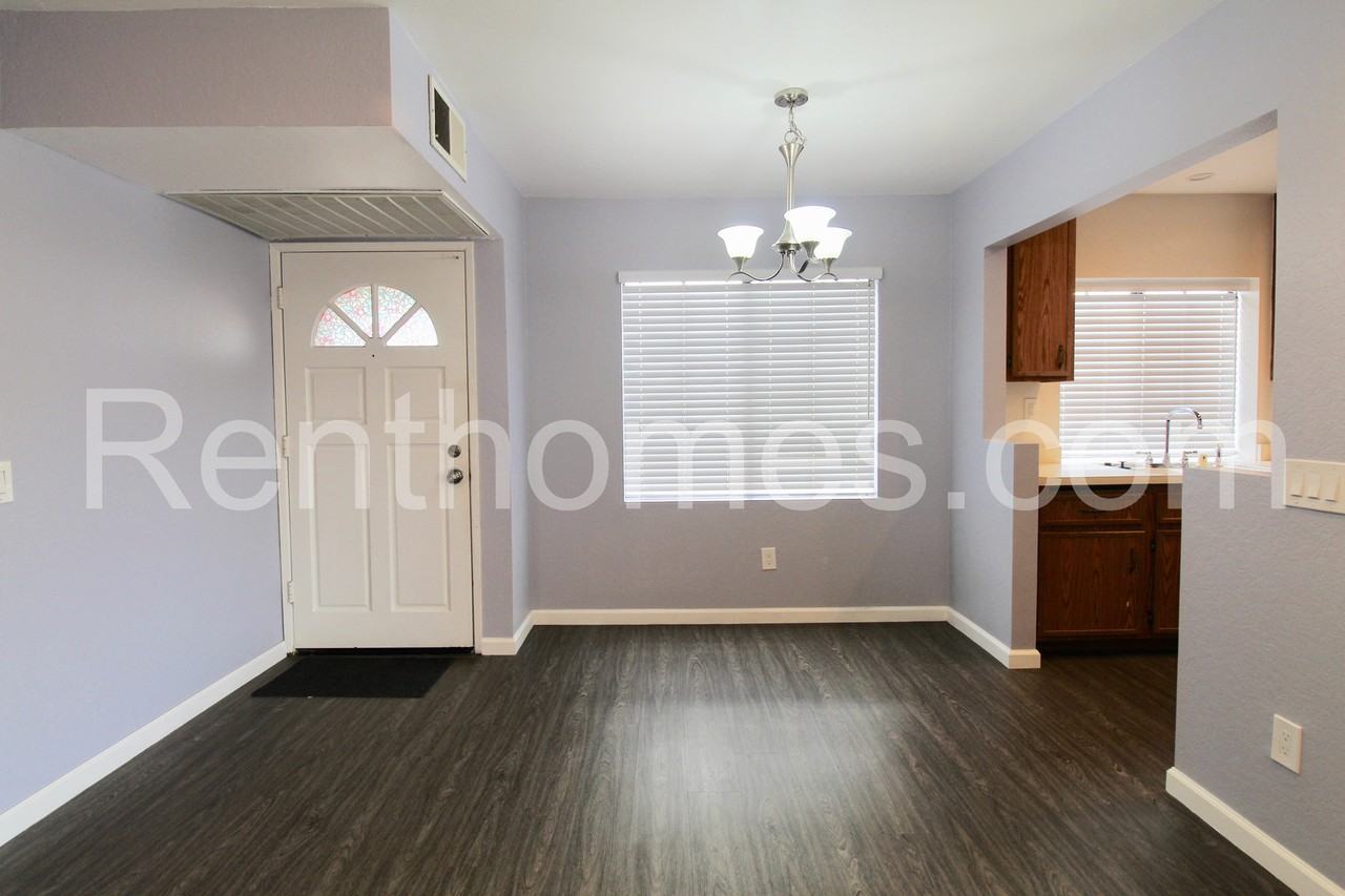 13059 Wimberly Sq - Photo 3 of 18