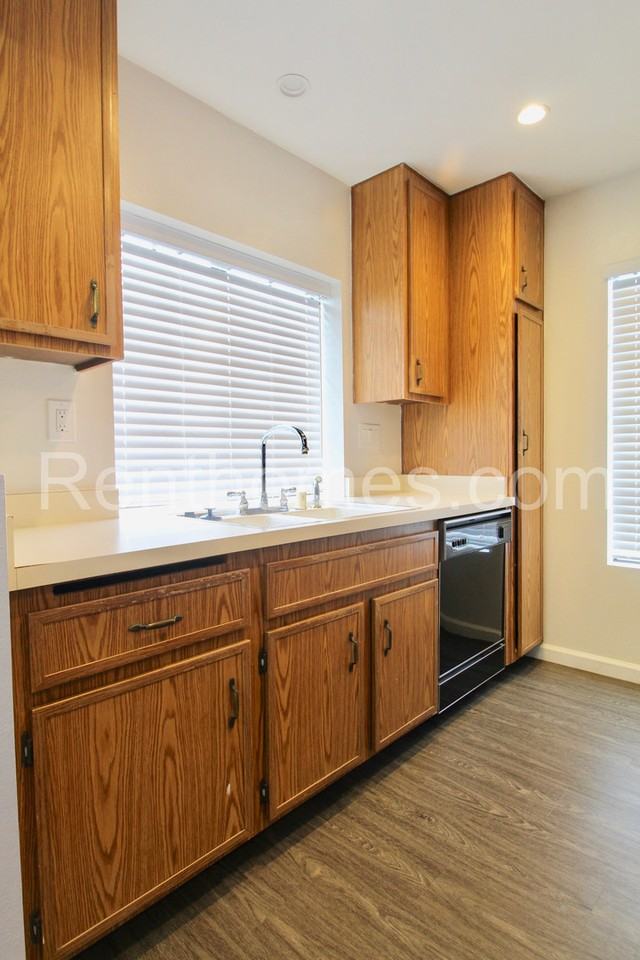 13059 Wimberly Sq - Photo 5 of 18
