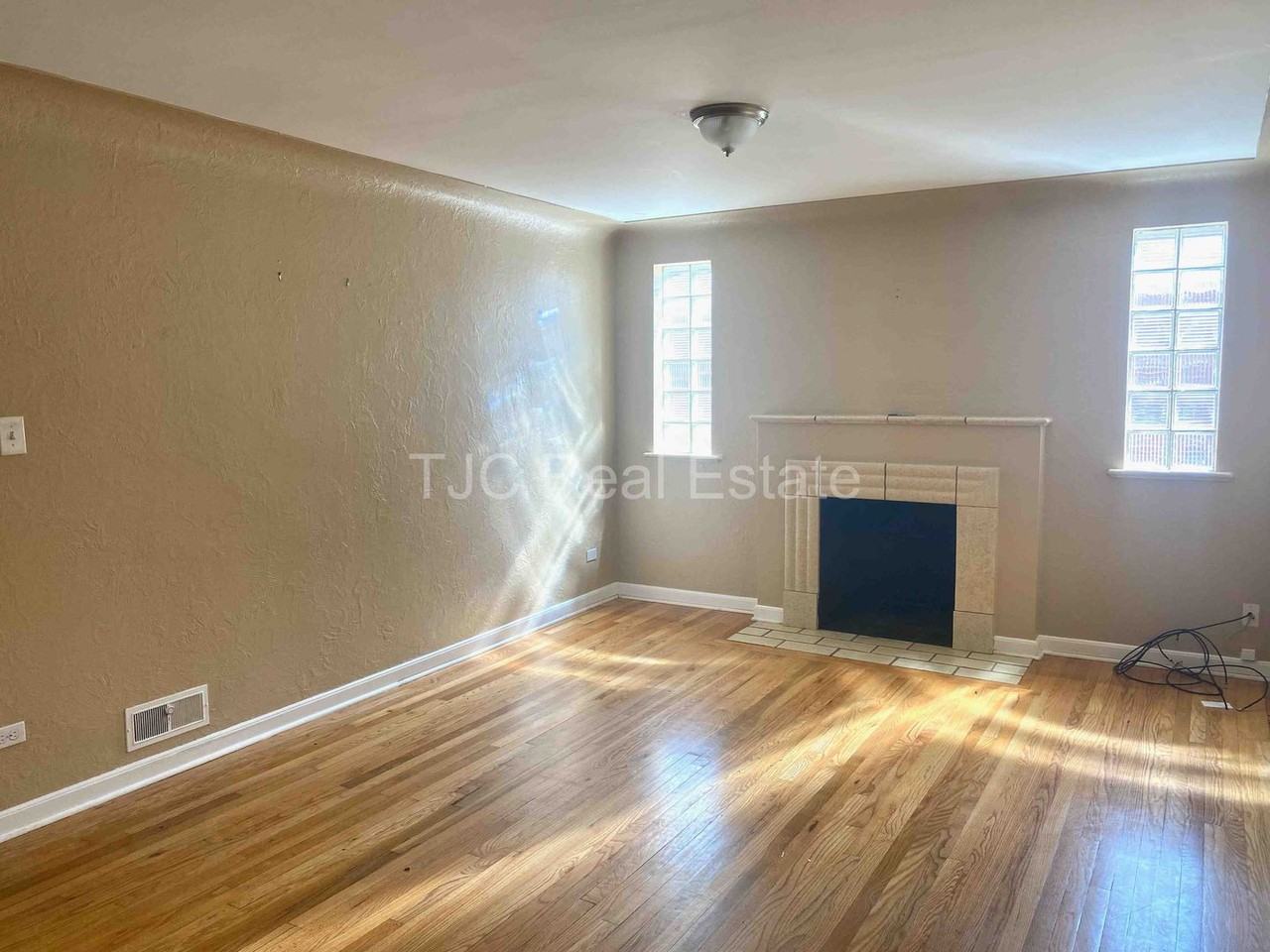 798 Newport St - Photo 3 of 19