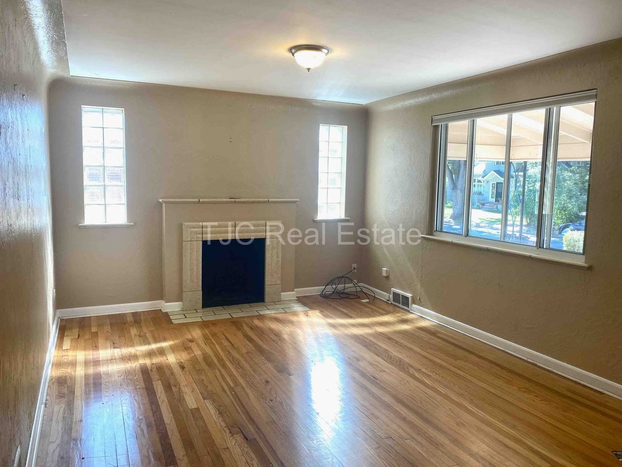 798 Newport St - Photo 2 of 19