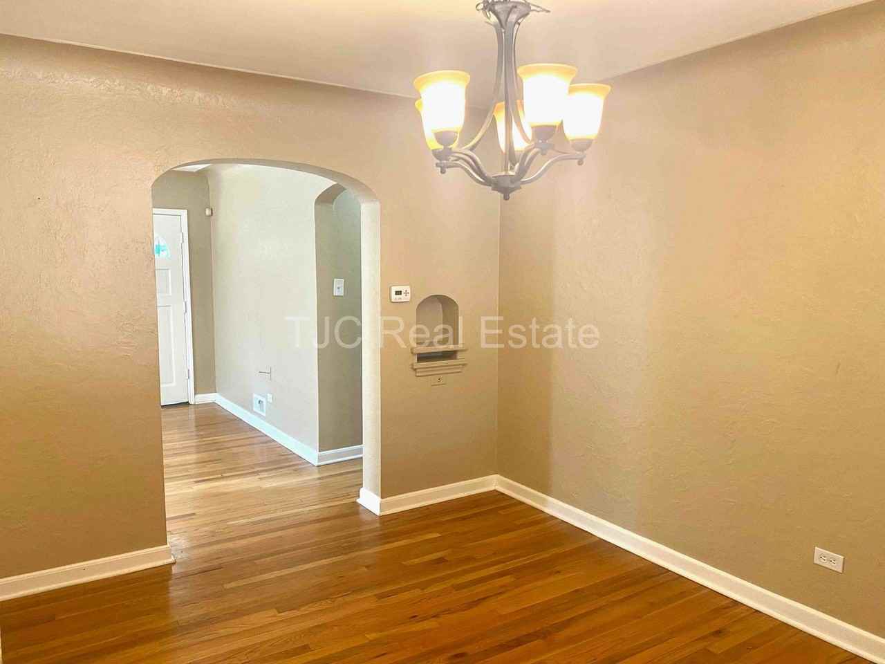 798 Newport St - Photo 5 of 19