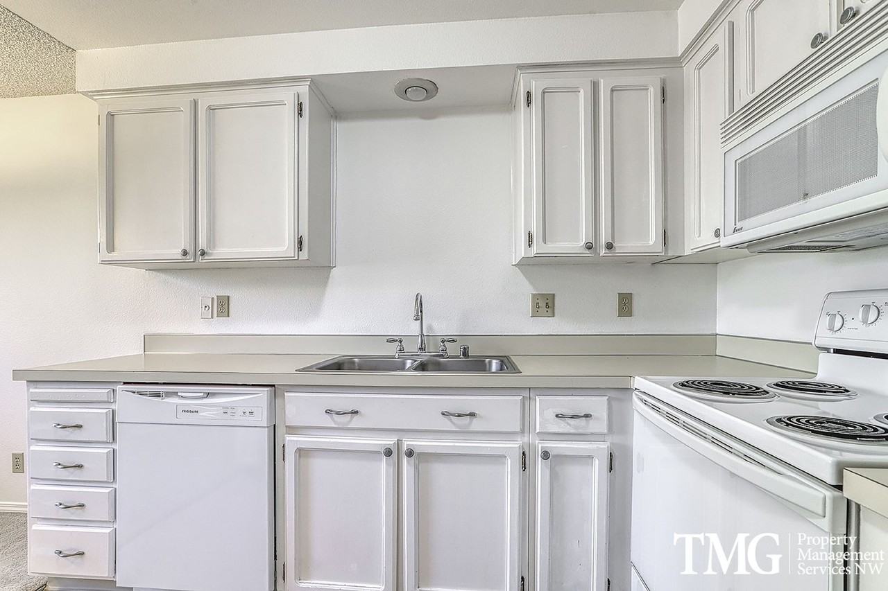 605 Se 121st Ave #6 - Photo 7 of 28