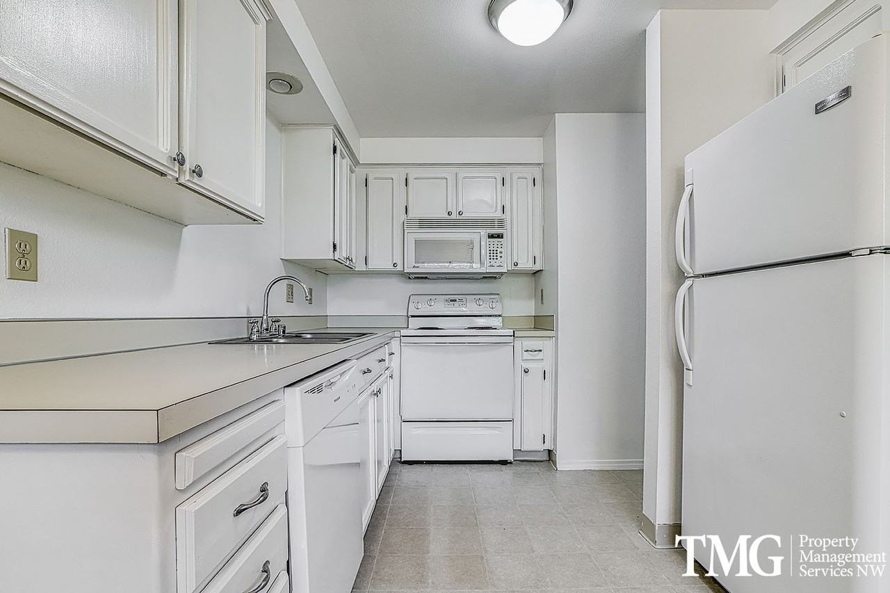 605 Se 121st Ave #6 - Photo 6 of 28