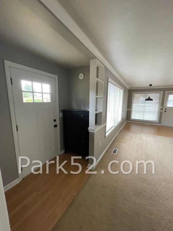4614 N 29th St - Photo 4 of 19
