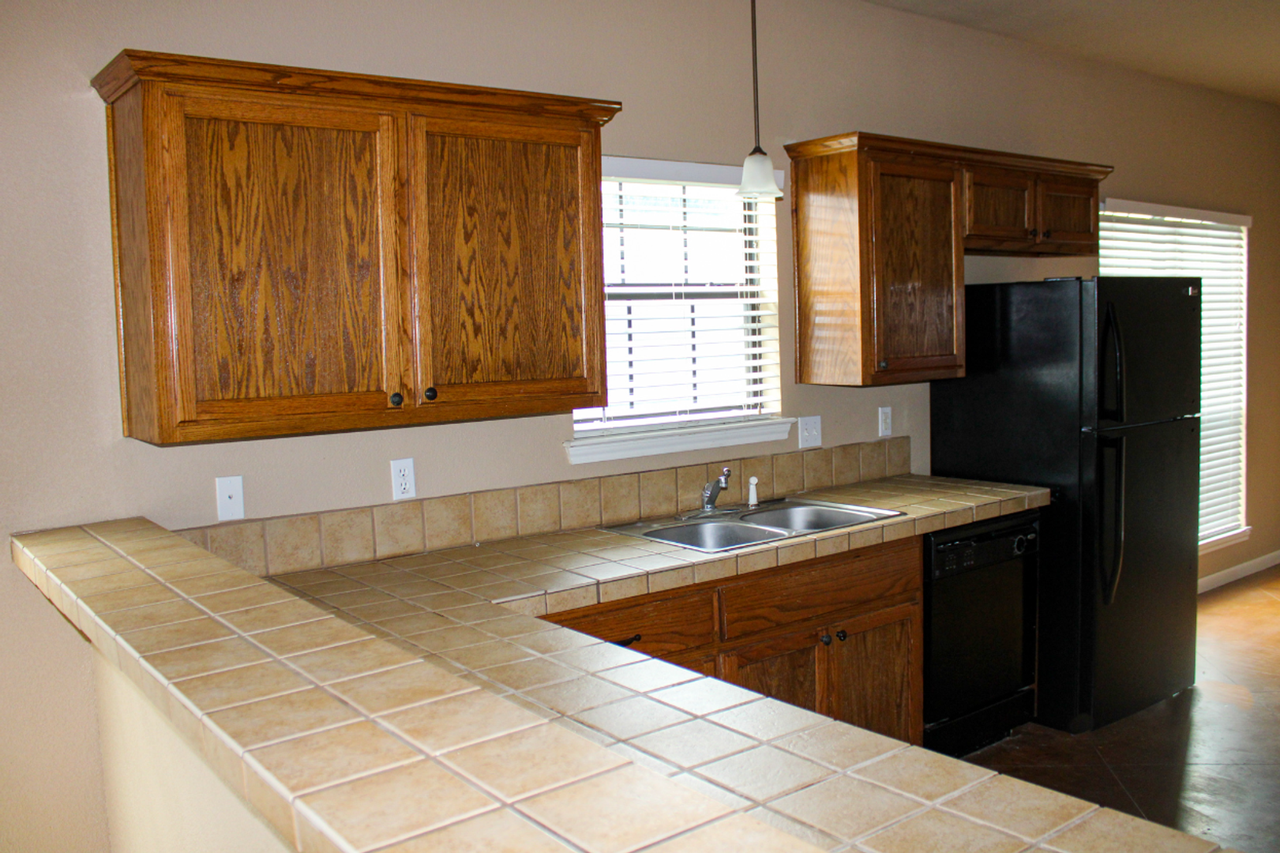 208 Garden Dr - Photo 2 of 22